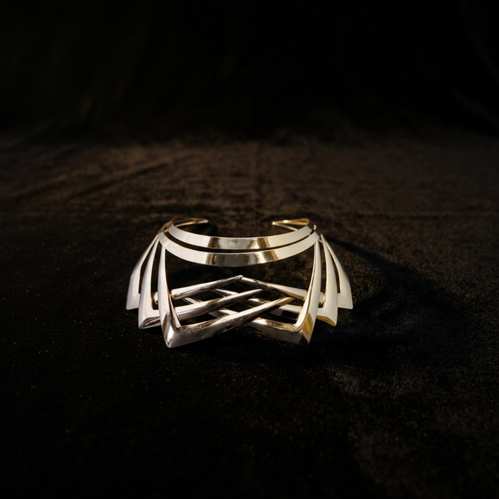 Geometric Sculptural Collar Necklace – Modern Metallic Statement Piece