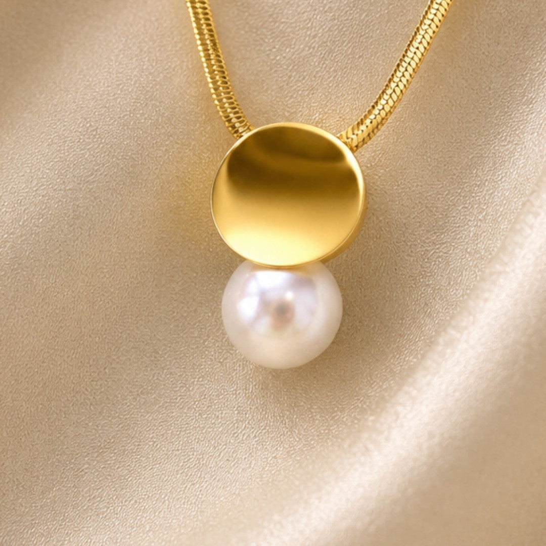 Minimalist Gold Disc and Pearl Pendant Necklace