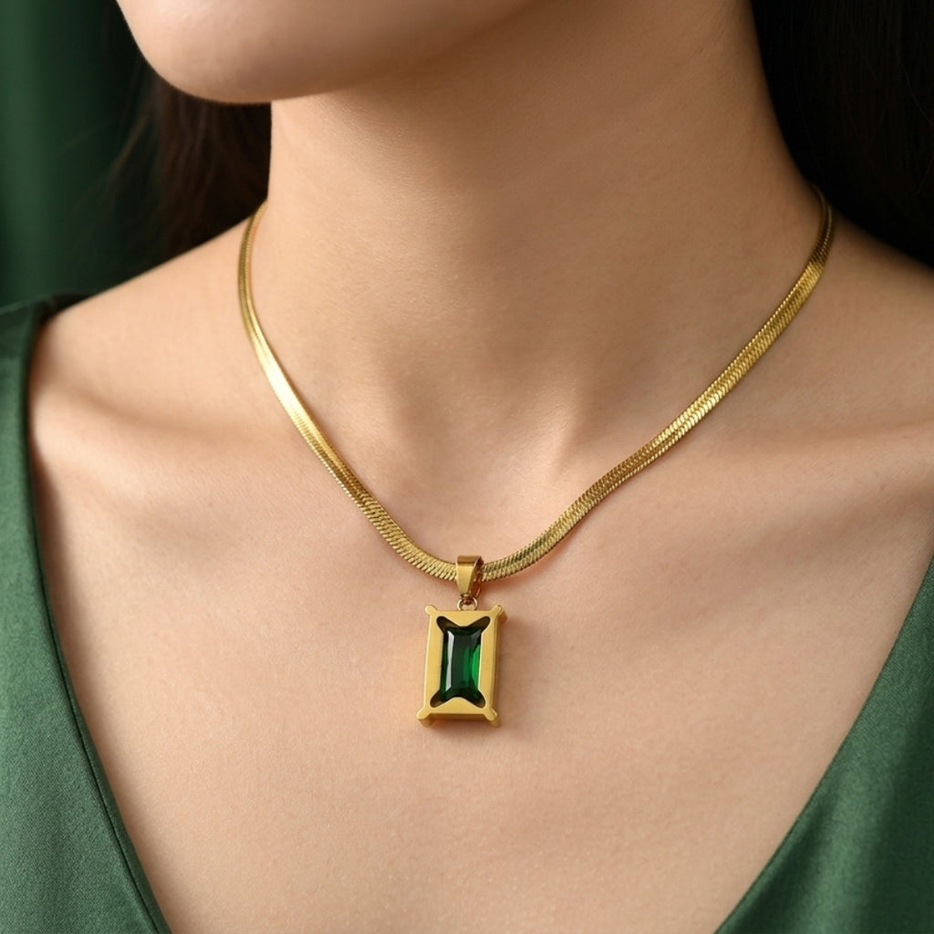 Vintage Emerald-Green Baguette Pendant Necklace – Bold Gold-Tone Herringbone Chain