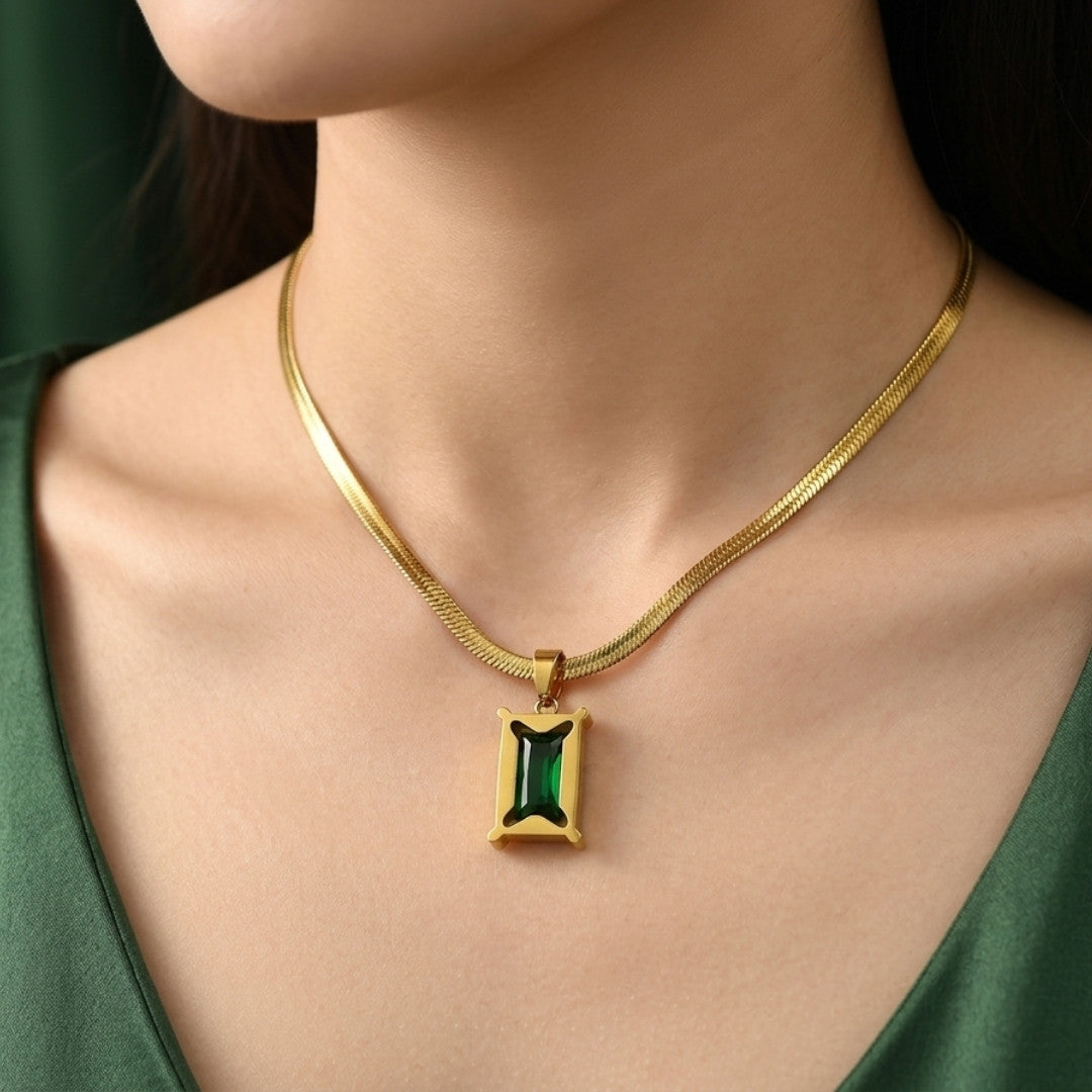 Vintage Emerald-Green Baguette Pendant Necklace – Bold Gold-Tone Herringbone Chain