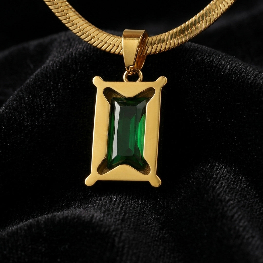 Vintage Emerald-Green Baguette Pendant Necklace – Bold Gold-Tone Herringbone Chain