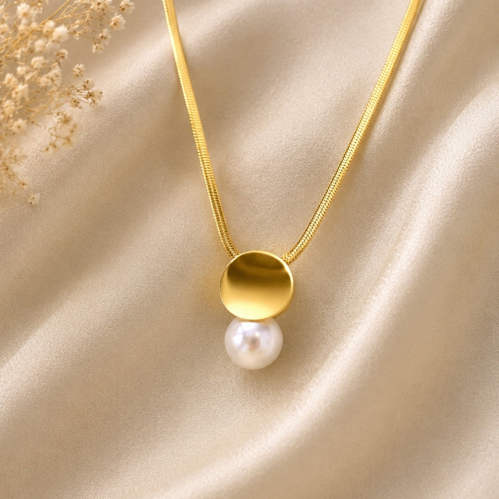 Minimalist Gold Disc and Pearl Pendant Necklace