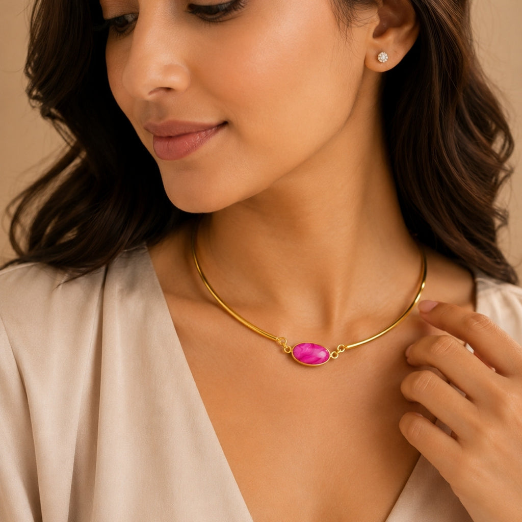 Minimalist Gold-Tone Collar Necklace with Vibrant Pink Oval Stone