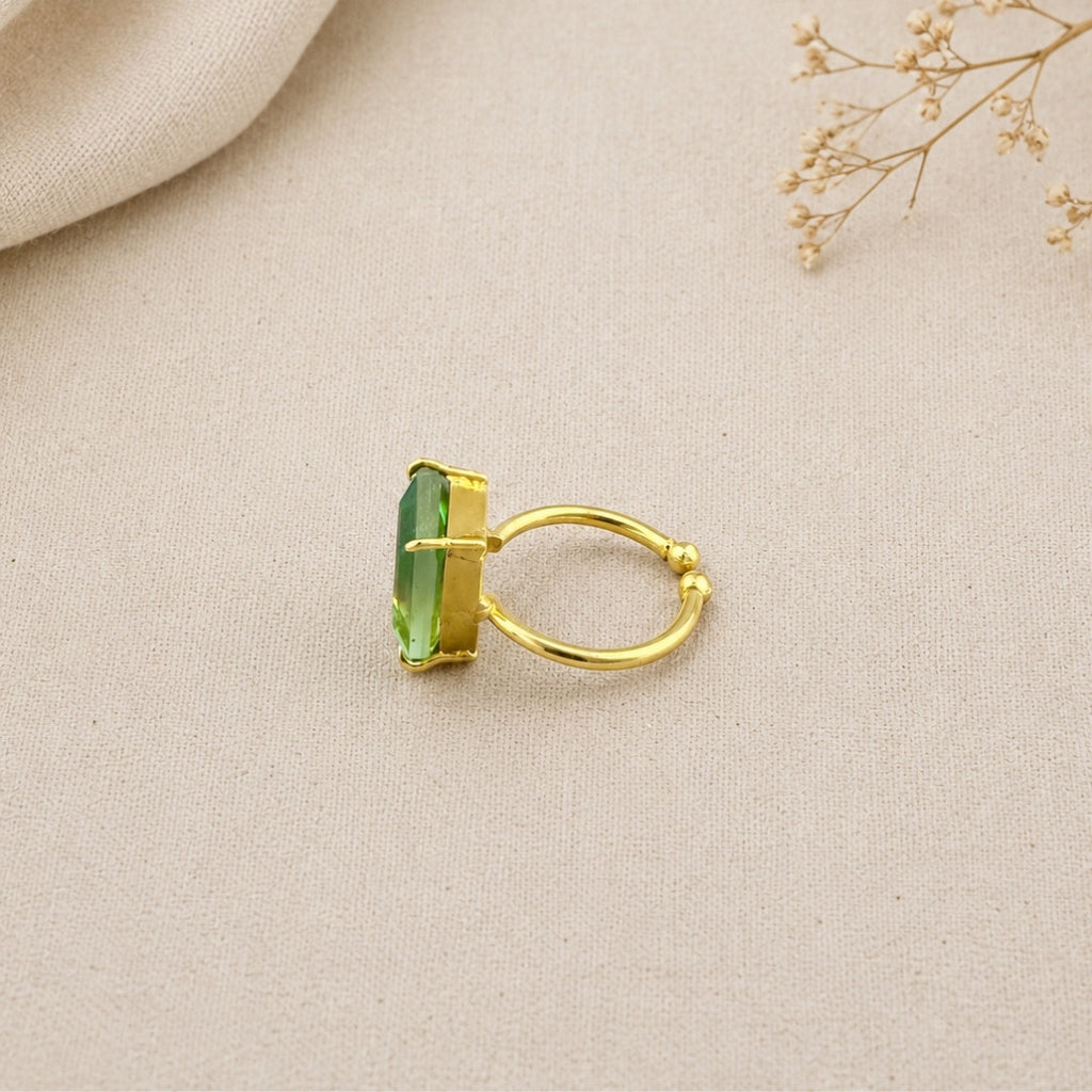 Elegant Emerald-Green Gradient Statement Ring – Gold-Tone Radiant Cut Cocktail Ring