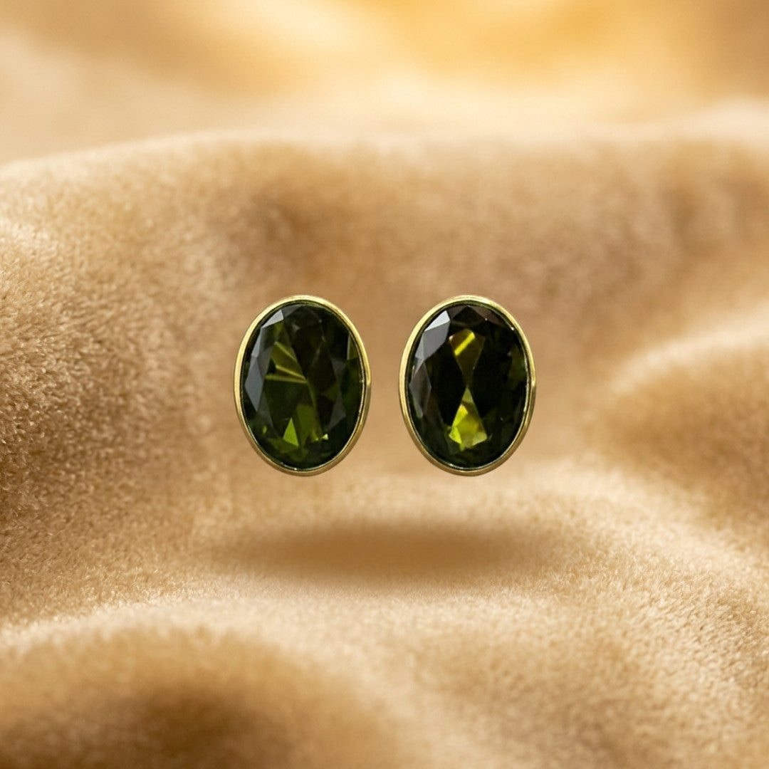 Emerald-Tone Oval Gemstone Stud Earrings – Classic Bezel Set