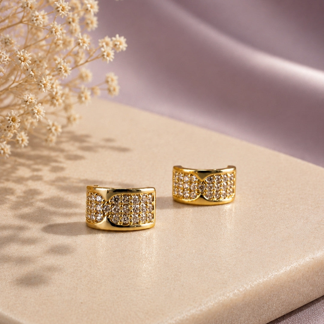 Golden Cylinder Pavé Crystal Jewelry Set – Luxe Pendant Necklace & Matching Hoop Earrings