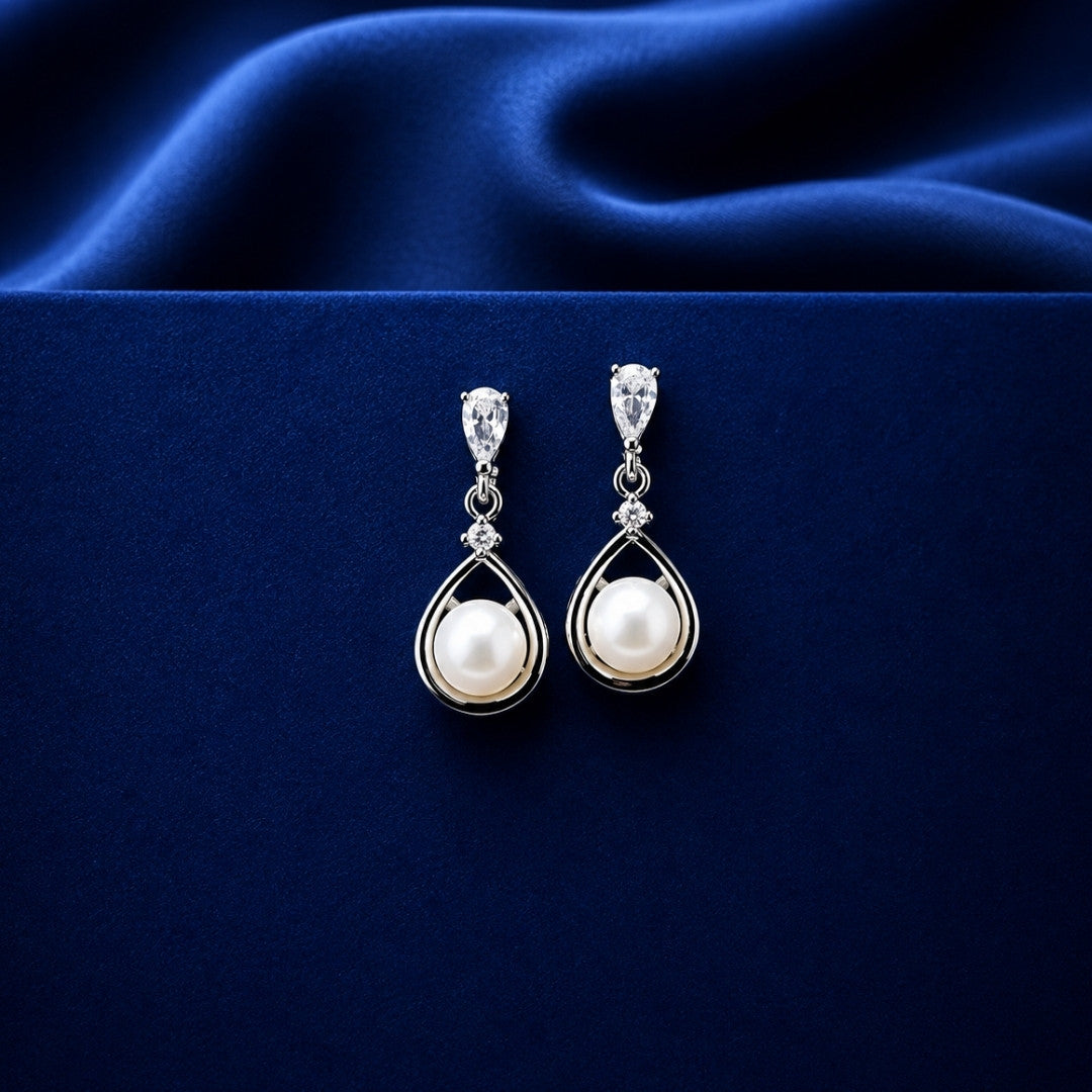Elegant Pearl & Crystal Jewelry Set – Teardrop Pendant Necklace and Matching Earrings